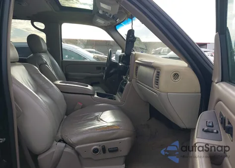 2004 Chevrolet Tahoe Lt z USA, uszkodzony, nr VIN 1GNEC13Z54R208574